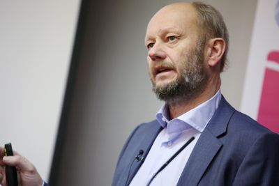 Administrerende direktør Stein Lier-Hansen i Norsk Industri mener regjeringens klimamål ikke er verd papiret de er skrevet på uten CO2-fangst.