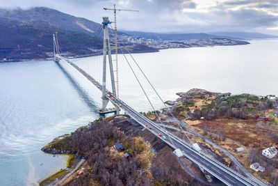 Utskiftingen av boltene vil ta 8-9 måneder, men skal ikke berøre trafikken over Hålogalandsbrua.