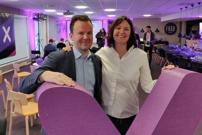 Direktør for Telia privat, Håkon Lofthus og direktør for Telias privatmarkedssatsing, Kjersti Jamne, under presentasjonen av det nye Telia X-tilbudet, som gir fri strømming i den farta nettverket kan tilby til kunden når 40 GB. Deretter strupes hastigheten til tre megabit/s.