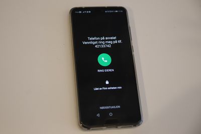 Å kunne fjernlåse telefonen og sette en melding med kontaktinformasjon på skjermen når telefonen er borte, øker sjansen betraktelig for å få den tilbake.