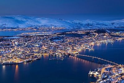 Tromsø sett fra fjellstua en vinterdag. Superdatamaskinen Fram befinner seg i Universitetet i Tromsøs lokaler til høyre i bildet. Illustrasjonsfoto.