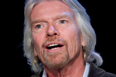 Richard Branson håper å kunne markere 50-årsjubileet for den første månelandingen med en reise ut i verdensrommet.