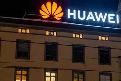Dersom Huawei blir utestengt fra det nye 5G-nettet, kan teleoperatørene få flere milliarder i økte kostnader.