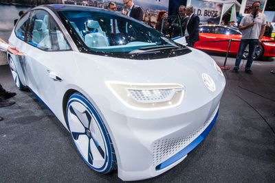 Volkswagen ID vist frem på bilmessen i Geneve i 2018.