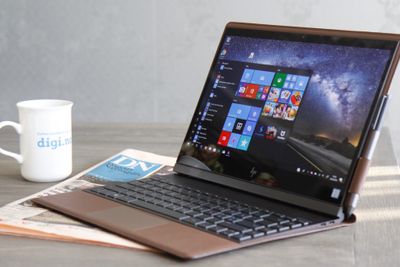 HP Spectre Folio. Vi har sjelden sett en bærbar PC som er finere å se på – og skinnet gjør også at PC-en er god å holde i.