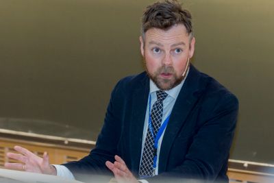 Næringsminister Torbjørn Røe Isaksen mener det er viktig at offentlige virksomheter tar del i utviklingen av produkter og løsninger de selv skal bruke. 