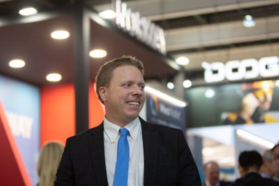 Ice-sjef Eivind Helgaker på den norske paviljongen under Mobile World Congress i Barcelona denne uken.