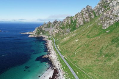 Vill og vakker natur fra nordsiden på Andøya, men også rasfarlig. Nå peker tunnel seg ut som beste alternativ.