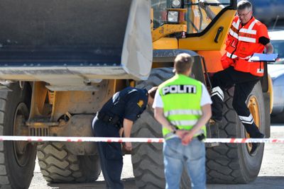 Bilde er fra en arbeidsulykke da en mann ble påkjørt og alvorlig skadet på Heimdal i Trondheim. Ole Martin Wold / NTB scanpix