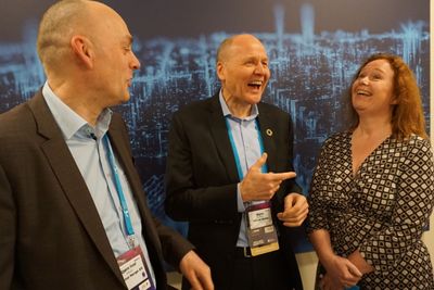 Konstituert sjef for Telenor Norge, Bjørn Ivar Moen, konsernsjef Sigve Brekke og teknisk direktør, Ingeborg Øfsthus presenterte et nytt pilotprosjekt på veien til lansering av 5G. Innen utgangen av andre kvartal er planen å ha byttet ut Huawei-nettet på Elverum med basestasjoner fra Ericsson for å teste 5G. Kjernenettet skal leveres av Nokia.