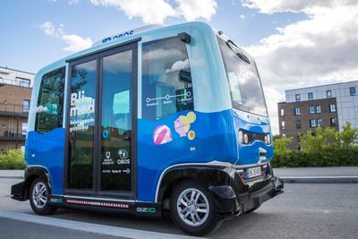 Denne selvkjørende bussen på Fornebu gikk i skytteltrafikk på strekningen mellom Fornebu S og Storøya sist sommer.