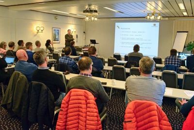 Prosjektleder Halgeir Brudeseth informerte om vegprosjektet E39 Lønset-Hjelset på en dialogkonferanse onsdag.