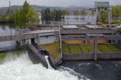 Strømproduksjonen gikk ned 5,9 prosent i januar, sammenlignet med januar 2018. Bildet er fra Klosterfoss kraftverk i Skien.