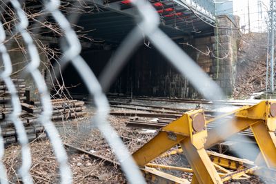 En gutt født i 2003 er omkommet, mens en jente og en gutt født samme år er kritisk skadde etter at de tok seg inn i en togtunnel ved Filipstad i Oslo og kom i kontakt med en strømførende kilde.