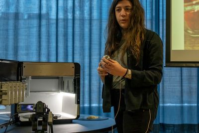 Matteknolog i Natural Machines, Alba Martin, tror slike 3D-printere vil bli å finne i de tusen hjem i løpet av 10 til 15 år.