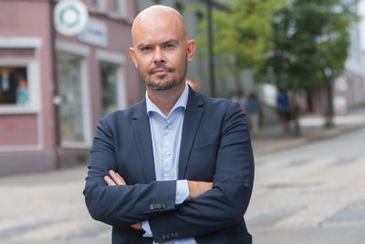 Frekvensdirektør John-Eivind Velure i Nasjonal kommunikasjonsmyndighet åpner auksjonen for ressurser i 700 MHz- og 2,1 GHz-båndene den første uka i juni. 