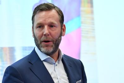 Konsernsjef Johan Dennelind kan komme til å måtte forholde seg til nye eiere etter at Riksdagen i april skal diskutere et salg av Telia.