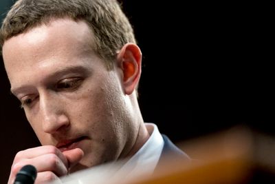 Facebook-sjef Mark Zuckerberg har grunn til å være betenkt over dagens avsløring om selskapets passordsikkerhet. Bildet er riktignok fra høringen til den amerikanske handelskomiteen i april 2018.