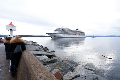 Molde  20190324.
Cruiseskipet Viking Sky ankommer Molde etter problemene som oppstod over Hustadvika i Møre og Romsdal lørdag.
Foto: Svein Ove Ekornesvåg / NTB scanpix