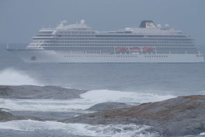 Det kunne gått veldig galt for Viking Sky i Hustadvika. En utstyrsleverandør med erfaring fra shipping og offshore mener cruiseskip bør pålegges å ha nødslepeutstyr. 