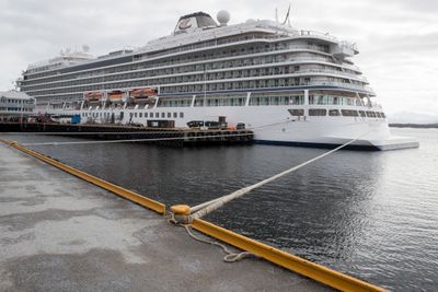 Cruiseskipet Viking Sky i Molde havn.