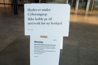 Hydro har gjort ytterligere fremskritt i arbeidet med å returnere til normal drift. Konsernet varslet alle sine ansatte om ikke å slå på datamaskinen grunnet dataangrep.