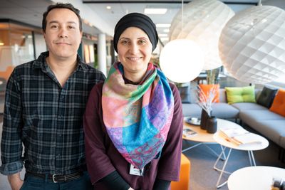 Julian Andres Larrarte  og Heba Arabi er sivilingeniører med praksisplass i ÅF. Høsten 2018 startet første kull med 12 flyktninger og innvandrere med ingeniørutdanning på en ettårig videreutdanning ved OsloMet.