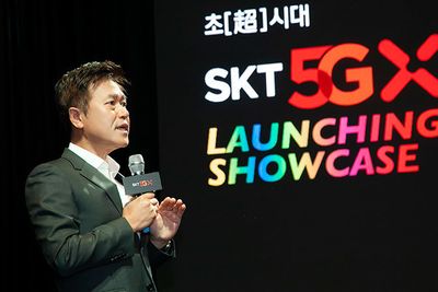 SK Telecom-sjef Park Jung-ho kaller 5G for starten på en æra med hyperinnovasjon. Og det er forventningen om 5Gs innovative kraft på andre deler av samfunnet som gir mening til snakket om et kappløp for å være først med 5G internasjonalt.