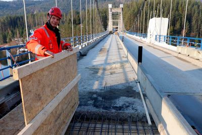 Byggeleder Halvor Uldal Kaasa takker alle sjåfører som har vært tålmodige mens Spjotsodd bru på rv. 41 i Kviteseid har vært under rehabilitering.