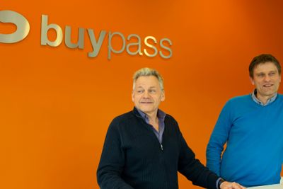 Buypass er Nordens eneste utsteder av PSD2-sertifikater. Fra venstre: Fagansvarlig for sikkerhetssertifikater Mads Henriksveen og Harald Størseth, daglig leder i Buypass Payment.