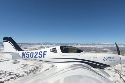 eFlyer 2-prototypen på testflygning i nærheten av Denver.