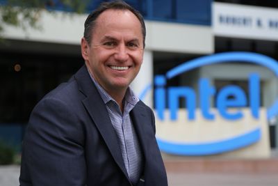 Ifølge Intel-direktør Bob Swan er det ingen klar vei til lønnsomhet innenfor 5G-modemer til smarttelefoner. 