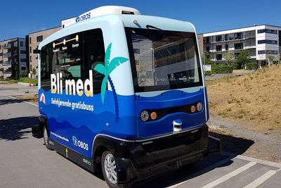I fjor sommer ble det satt inn to selvkjørende busser til å frakte badegjester til stranda på Fornebu i Bærum. Nå har Ruter evaluert prosjektet. 