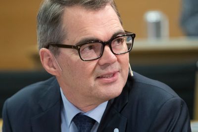 Dataangrep og fortsatte begrensninger ved Alunorte-anlegget i Brasil fører til lavere produksjonsvolum for Hydro, opplyser konsernsjef Svein Richard Brandtzæg. 8. mai overtar Hilde Merete Aasheim stillingen hans. 