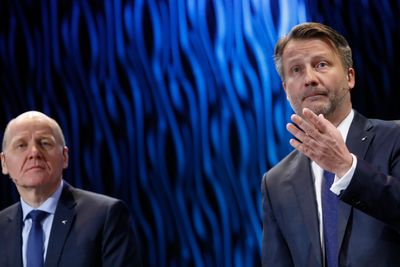 Konsernsjef Sigve Brekke og finansdirektør Jørgen C. Arentz Rostrup i Telenor. Bildet er fra en tidligere kvartalspresentasjon.