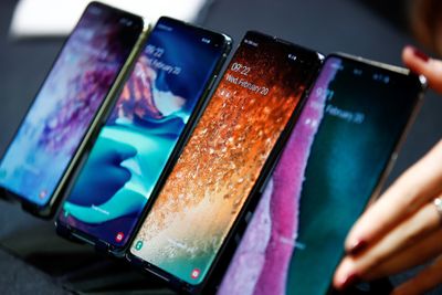 Samsung Galaxy S10e, S10, S10+ og Samsung Galaxy S10 5G. Illustrasjonsfoto.