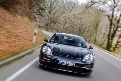 Porsche Taycan blir ingen sinke: 0-100 km/t går unna på 3,5 sekunder.