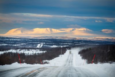 Frp ber om milliarder fra regjeringen til å ruste opp viktige veier i Trøndelag, Nordland, Troms og Finnmark. Her fra E6 mellom Karasjok og Lakselv