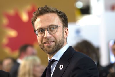 Digitaliseringsminister Nikolai Astrup har funnet 50 ekstra millioner kroner som skal bidra til å gi bredbånd på steder der de kommersielle aktørene ikke vil bygge ut helt på egen regning. 