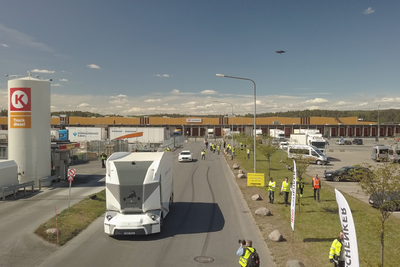 Verdens første selvkjørende el-lastebil på offentlig vei kjører nå i Jönköping. 