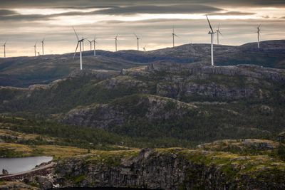 Fosen vindpark blir Norges desidert største. Seks av disse turbinene er nok til å dekke kraftbehovet til de 4.300 innbyggerne i sammenslåtte Åfjord kommune. 
