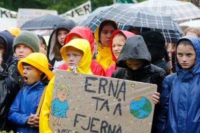Flere tusen ungdommer klimastreiket fra skolen fredag