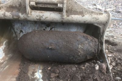 Denne udetonerte bomba ble funnet på halvøya Vallø i Tønsberg i 2017. Siden er det gjort mange funn. Nå må beboerne evakueres igjen.