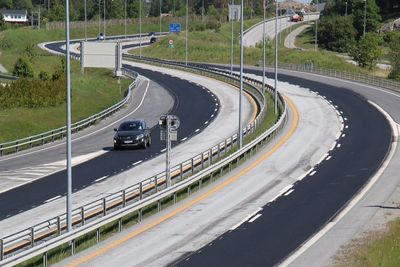 På OPS-strekningen mellom Grimstad og Kristiansand tillater en spordybde på 25 millimeter, mens standarden for resten av landet er 20 mm.