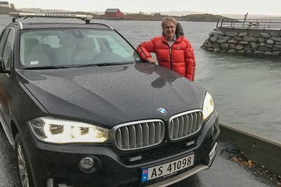 Dekningsdirektør Bjørn Amundsen i Telenor Norge er fornøyd med at mobilnettet har holdt brukbart stand under stormen Gyda. Her fotografert på et annet tidspunkt i Brønnøysund i Nordland. 