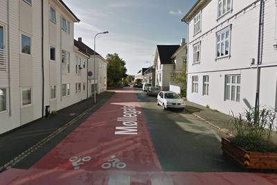Møllegata er en av gatene i Stavanger hvor kommunen de siste årene har testet ulike malingsprodukter til oppmerking av sykkelveier. Nå skal tre ny sykkelgater merkes opp.