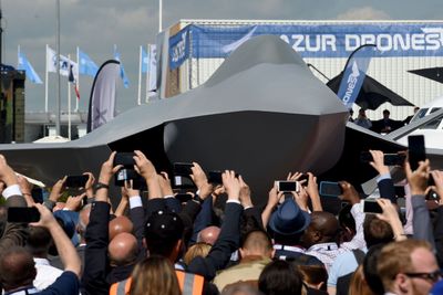 Avdukinga av konseptmodellen av det kommende fransk-tysk-spanske kampflyet på Paris air show mandag.