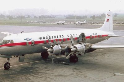 DC-6B-flyet LN-SUB fløy for Braathens SAFE i perioden 1962-1971. Nå er flyet straks på vei tilbake til Sola lufthavn der det skal stilles ut.