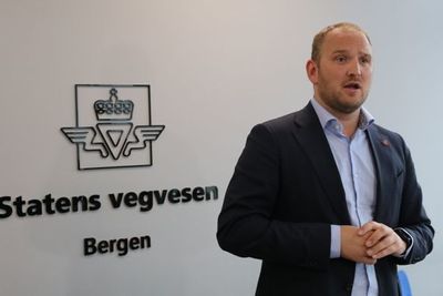 Samferdselsminister Jon Georg Dale var i Bergen for å fortelle hvor de nye divisjonene for Statens vegvesen skal plasseres i framtida.