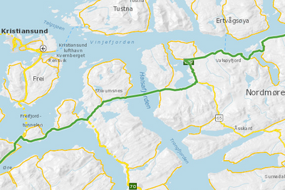 Fergestrekningen krysser Halsafjorden øst for Kristiansund.